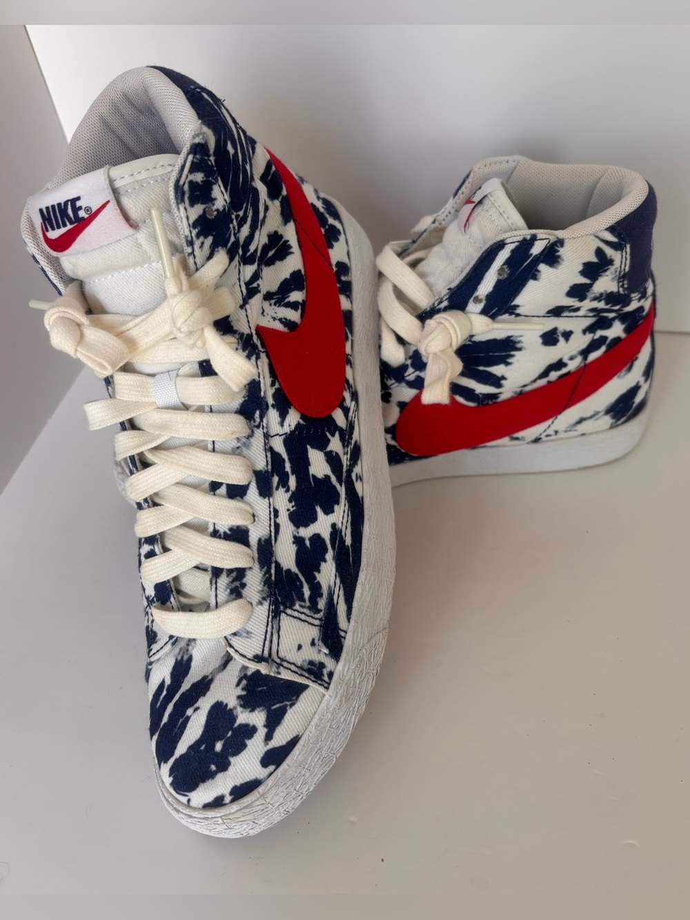 Nike Tie-Dye High-Top Sneakers in White, Navy & Red Size 6.5